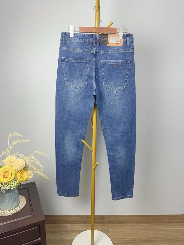 ブランドジーンズ側面デザイン